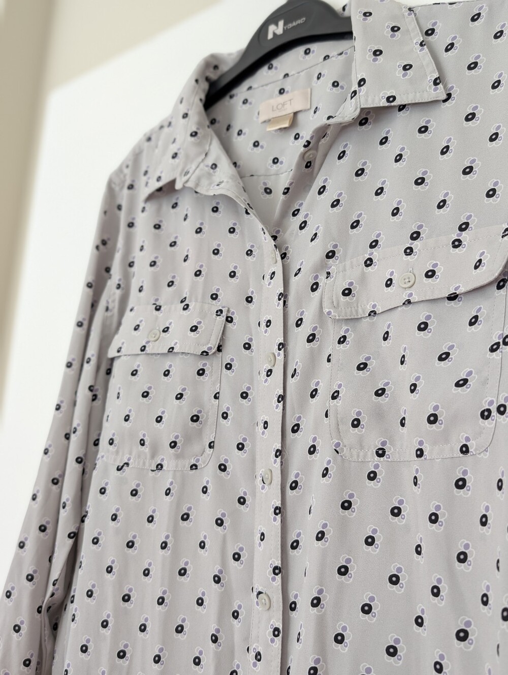Loft Light Gray Printed Button-Down Shirt - Women - Picture 4 of 8